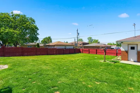 Exterior - 512 Chaney St, Crest Hill, IL 60403 photo 5 of 13