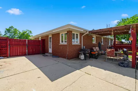 Exterior - 512 Chaney St, Crest Hill, IL 60403 photo 10 of 13
