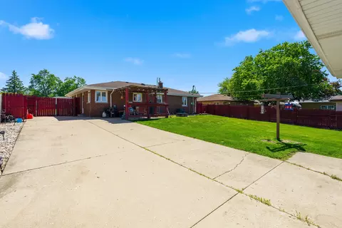 Exterior - 512 Chaney St, Crest Hill, IL 60403 photo 7 of 13