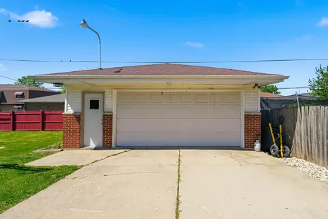 Exterior - 512 Chaney St, Crest Hill, IL 60403 photo 6 of 13