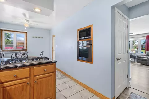Entry Way - 512 Chaney St, Crest Hill, IL 60403 photo 1 of 1