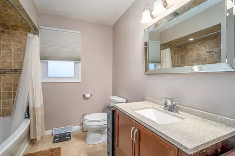 Bath - 512 Chaney St, Crest Hill, IL 60403 photo 1 of 2