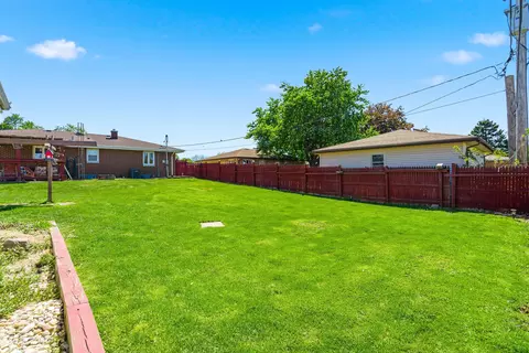 Exterior - 512 Chaney St, Crest Hill, IL 60403 photo 4 of 13