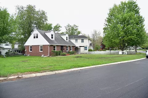 Exterior - 502 Manchester St, Normal, IL 61761 photo 5 of 5