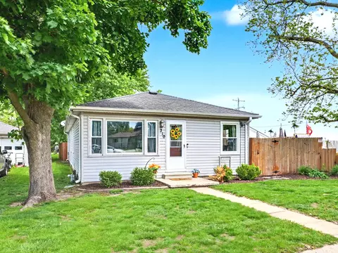 210 North St, Fisher, IL 61843