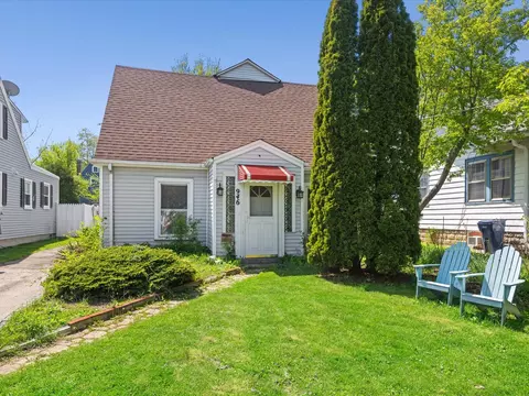 946 Burton Ave, Highland Park, IL 60035