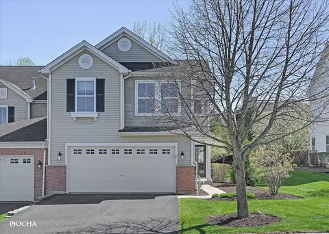 620 Grand Canyon Cir, Crystal Lake, IL 60014