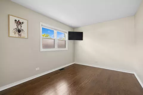 Bedroom - 385 Lafayette Ln, Hoffman Estates, IL 60169 photo 2 of 3