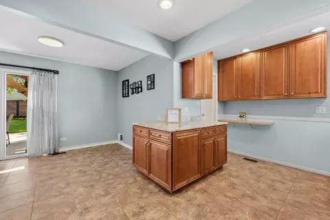 Other - 385 Lafayette Ln, Hoffman Estates, IL 60169 photo 2 of 4