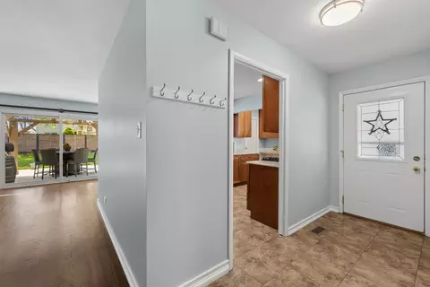 Entry Way - 385 Lafayette Ln, Hoffman Estates, IL 60169 photo 1 of 1