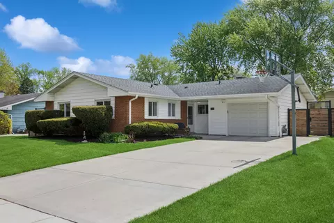 385 Lafayette Ln, Hoffman Estates, IL 60169