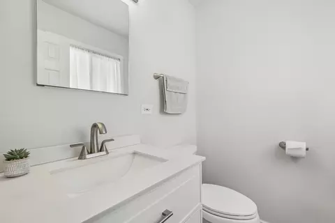 Bath - 385 Lafayette Ln, Hoffman Estates, IL 60169 photo 1 of 2