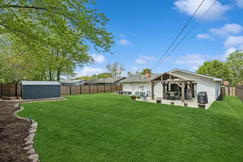 Exterior - 385 Lafayette Ln, Hoffman Estates, IL 60169 photo 2 of 3