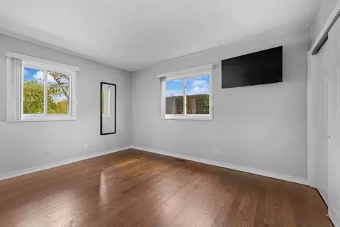 Bedroom - 385 Lafayette Ln, Hoffman Estates, IL 60169 photo 1 of 3