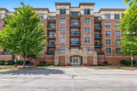 9530 Cook Ave #411, Oak Lawn, IL 60453