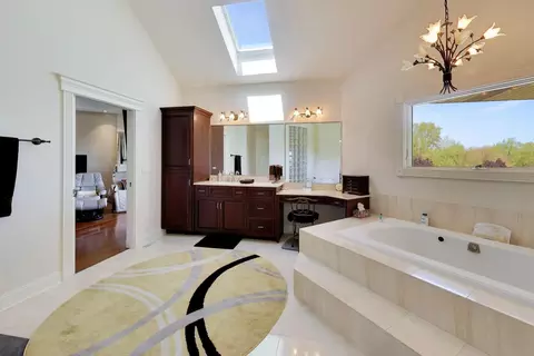Bath - 25860 Prairie Hill Ln, Plainfield, IL 60585 photo 12 of 14
