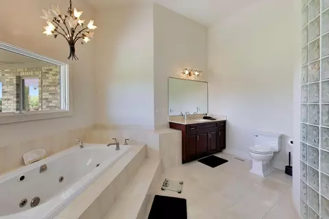 Bath - 25860 Prairie Hill Ln, Plainfield, IL 60585 photo 11 of 14