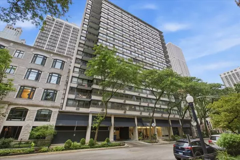 33 E Cedar St #5B, Chicago, IL 60611