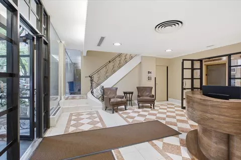 Other - 33 E Cedar St #5B, Chicago, IL 60611 photo 1 of 5