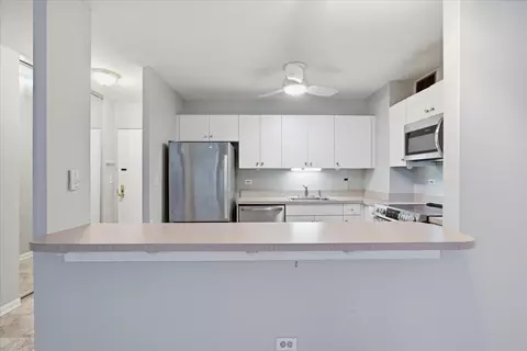 Kitchen - 33 E Cedar St #5B, Chicago, IL 60611 photo 2 of 2