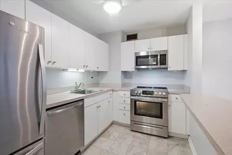 Kitchen - 33 E Cedar St #5B, Chicago, IL 60611 photo 1 of 2