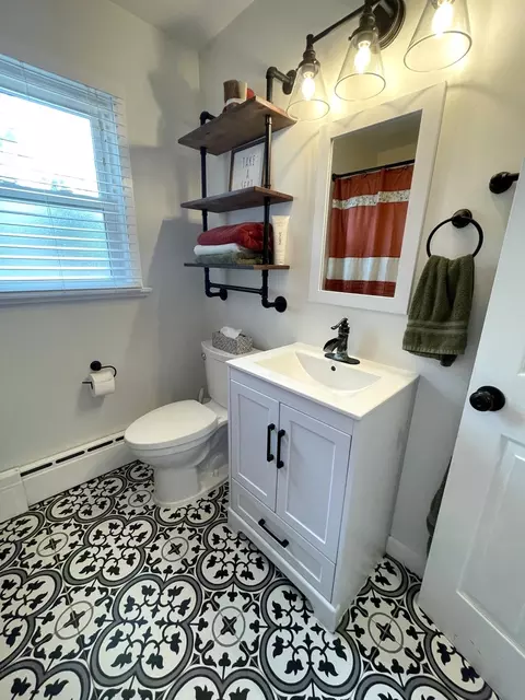 Bath - 1608 Chevy Chase Dr, Champaign, IL 61821 photo 2 of 5