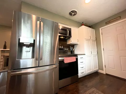 Kitchen - 1608 Chevy Chase Dr, Champaign, IL 61821 photo 3 of 9