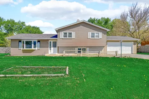 28 W502 Leverenz Rd, Naperville, IL 60564