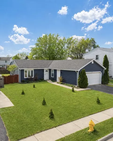 828 Huron Ct, Carol Stream, IL 60188