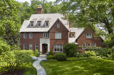 99 Tudor Pl, Kenilworth, IL 60043