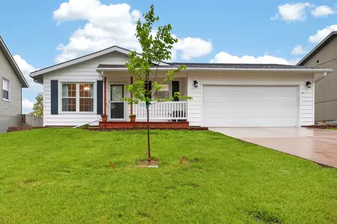 8 Ivey Ct, Bloomington, IL 61701