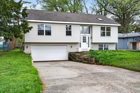 5217 N Pleasant View Dr, Mchenry, IL 60050