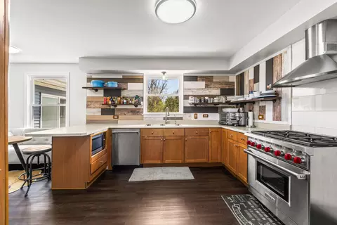 Kitchen - 219 E Sheridan Rd, Lake Bluff, IL 60044 photo 1 of 3