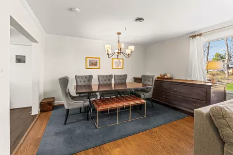 Dining - 219 E Sheridan Rd, Lake Bluff, IL 60044 photo 2 of 3