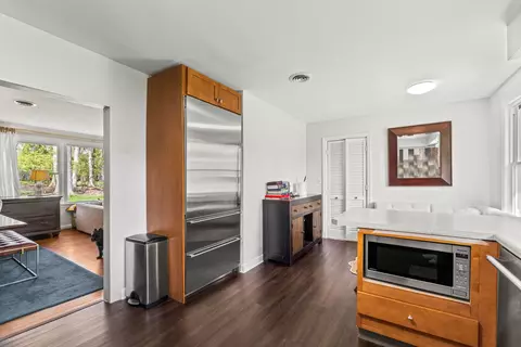 Kitchen - 219 E Sheridan Rd, Lake Bluff, IL 60044 photo 3 of 3