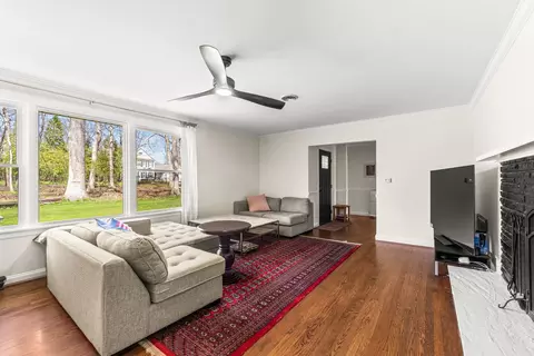 Living - 219 E Sheridan Rd, Lake Bluff, IL 60044 photo 2 of 2