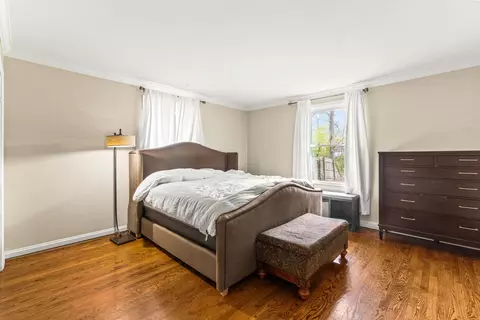 Bedroom - 219 E Sheridan Rd, Lake Bluff, IL 60044 photo 3 of 6