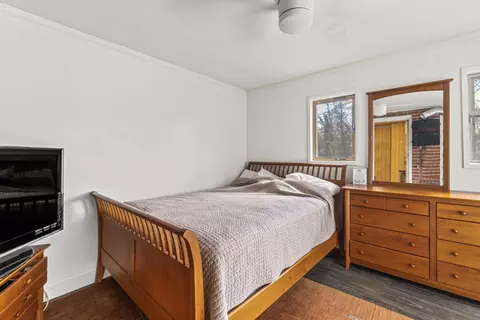 Bedroom - 219 E Sheridan Rd, Lake Bluff, IL 60044 photo 1 of 6