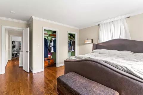 Bedroom - 219 E Sheridan Rd, Lake Bluff, IL 60044 photo 4 of 6