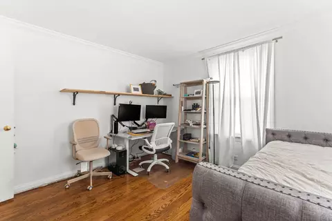 Bedroom - 219 E Sheridan Rd, Lake Bluff, IL 60044 photo 6 of 6