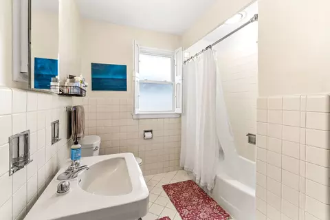 Bath - 219 E Sheridan Rd, Lake Bluff, IL 60044 photo 2 of 2