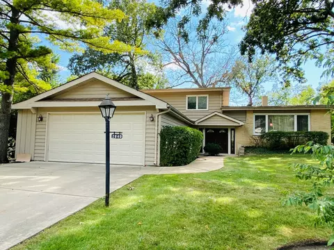 2840 Twin Oaks Dr, Highland Park, IL 60035