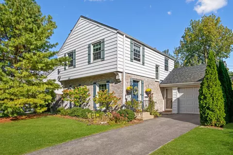 1216 16th St, Wilmette, IL 60091