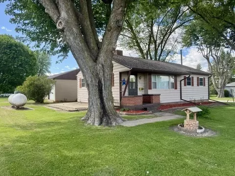15 School Ln, Goose Lake, IA 52750