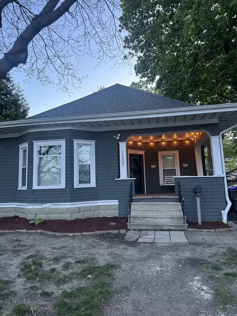Exterior - 1307 S Main St, Bloomington, IL 61701 photo 2 of 11
