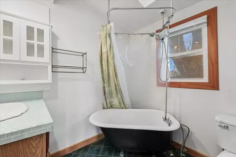 Bath - 709 Regner Rd, Mchenry, IL 60051 photo 1 of 1