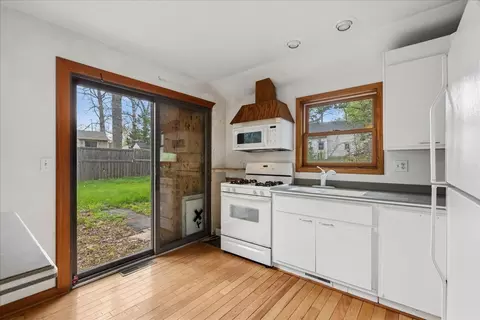 Kitchen - 709 Regner Rd, Mchenry, IL 60051 photo 3 of 6