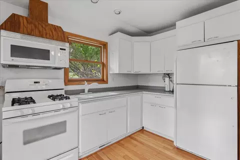 Kitchen - 709 Regner Rd, Mchenry, IL 60051 photo 4 of 6