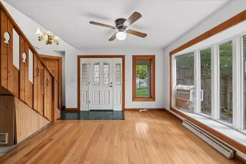 Living - 709 Regner Rd, Mchenry, IL 60051 photo 2 of 3