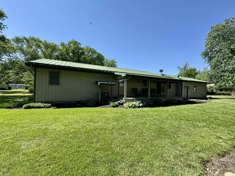 504 E Murray St, Sesser, IL 62884 photo 13